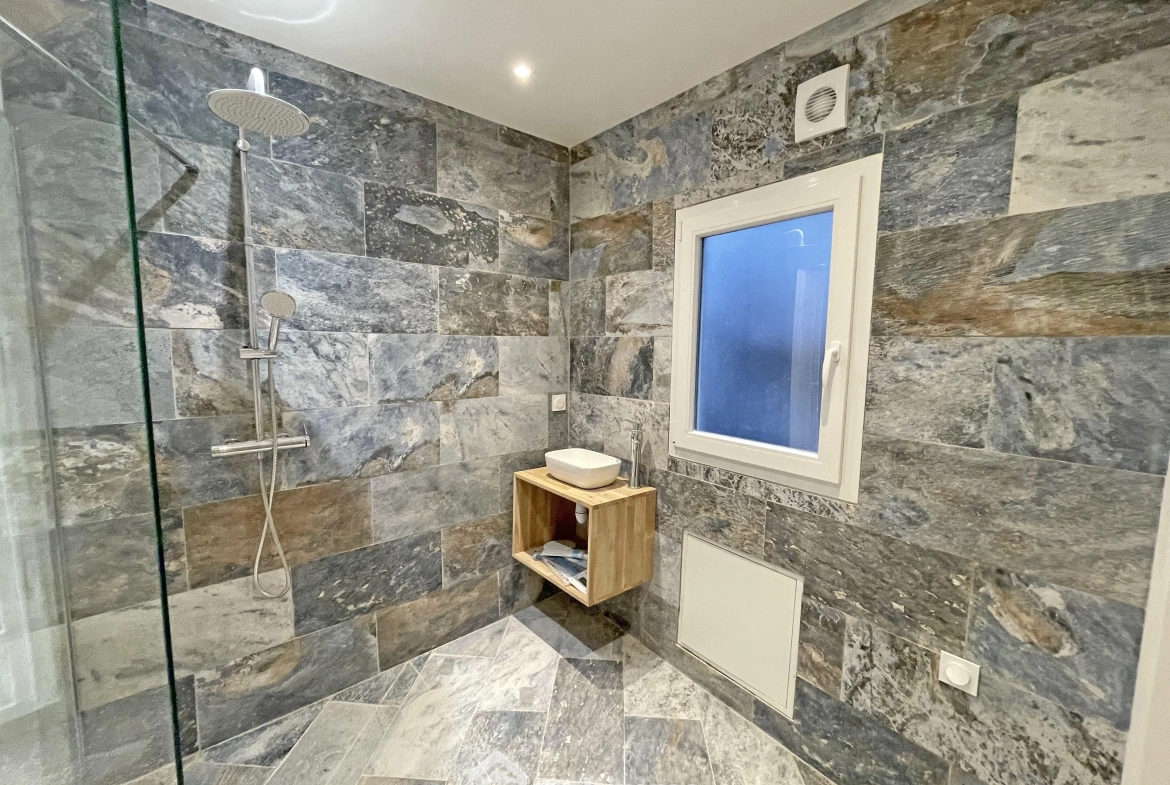 Appartement en triplex de 104 m² à Vendre à L'Isle-sur-la-Sorgue - Rénové et lumineux 