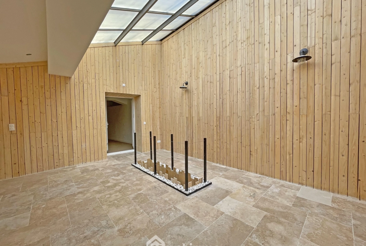 Appartement en triplex de 104 m² à Vendre à L'Isle-sur-la-Sorgue - Rénové et lumineux 