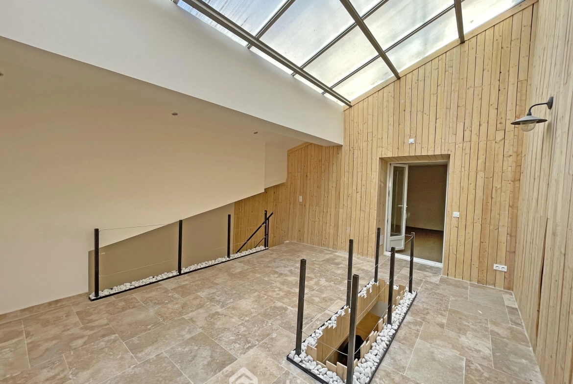Appartement en triplex de 104 m² à Vendre à L'Isle-sur-la-Sorgue - Rénové et lumineux 