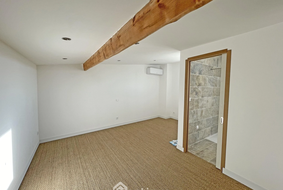 Appartement en triplex de 104 m² à Vendre à L'Isle-sur-la-Sorgue - Rénové et lumineux 