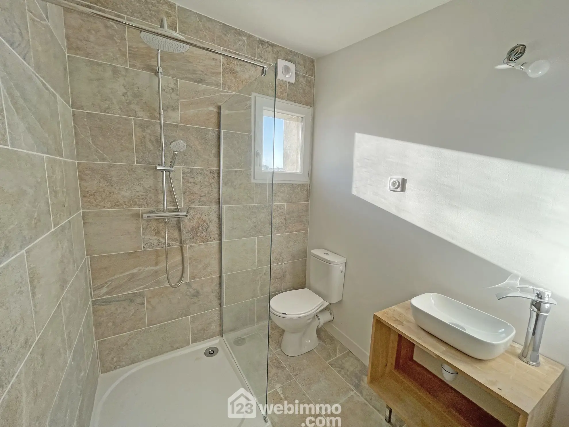Appartement en triplex de 104 m² à Vendre à L'Isle-sur-la-Sorgue - Rénové et lumineux 