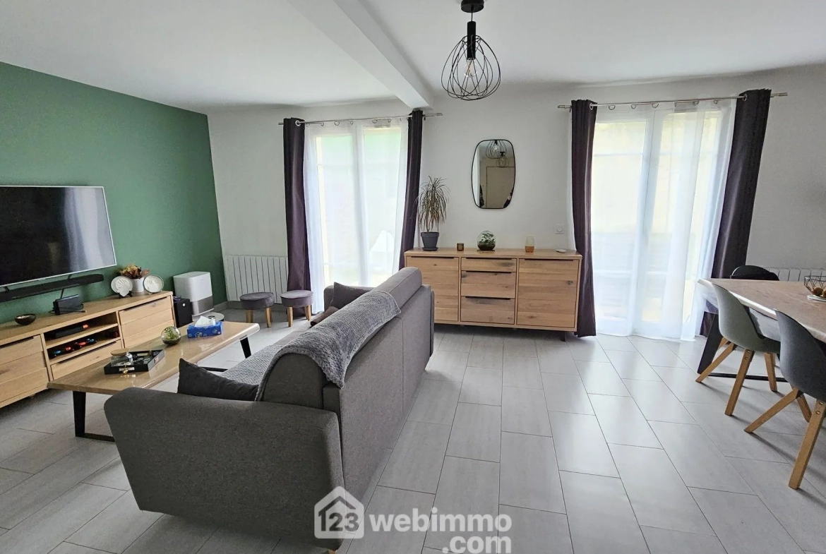 Maison à vendre de 90m² à Pringy, proche des commerces avec jardin et garage 