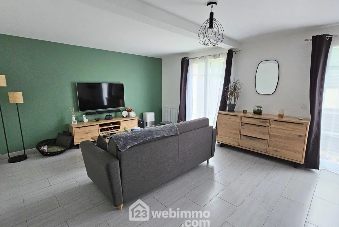 Maison à vendre de 90m² à Pringy, proche des commerces avec jardin et garage 