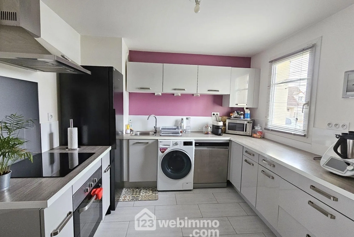 Maison à vendre de 90m² à Pringy, proche des commerces avec jardin et garage 