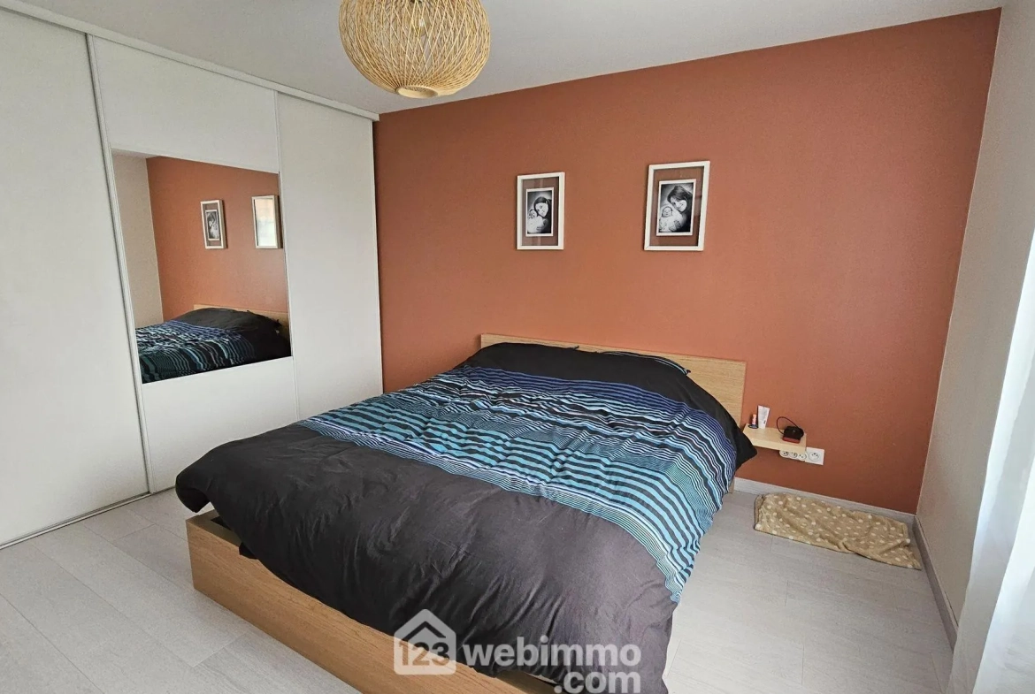 Maison à vendre de 90m² à Pringy, proche des commerces avec jardin et garage 