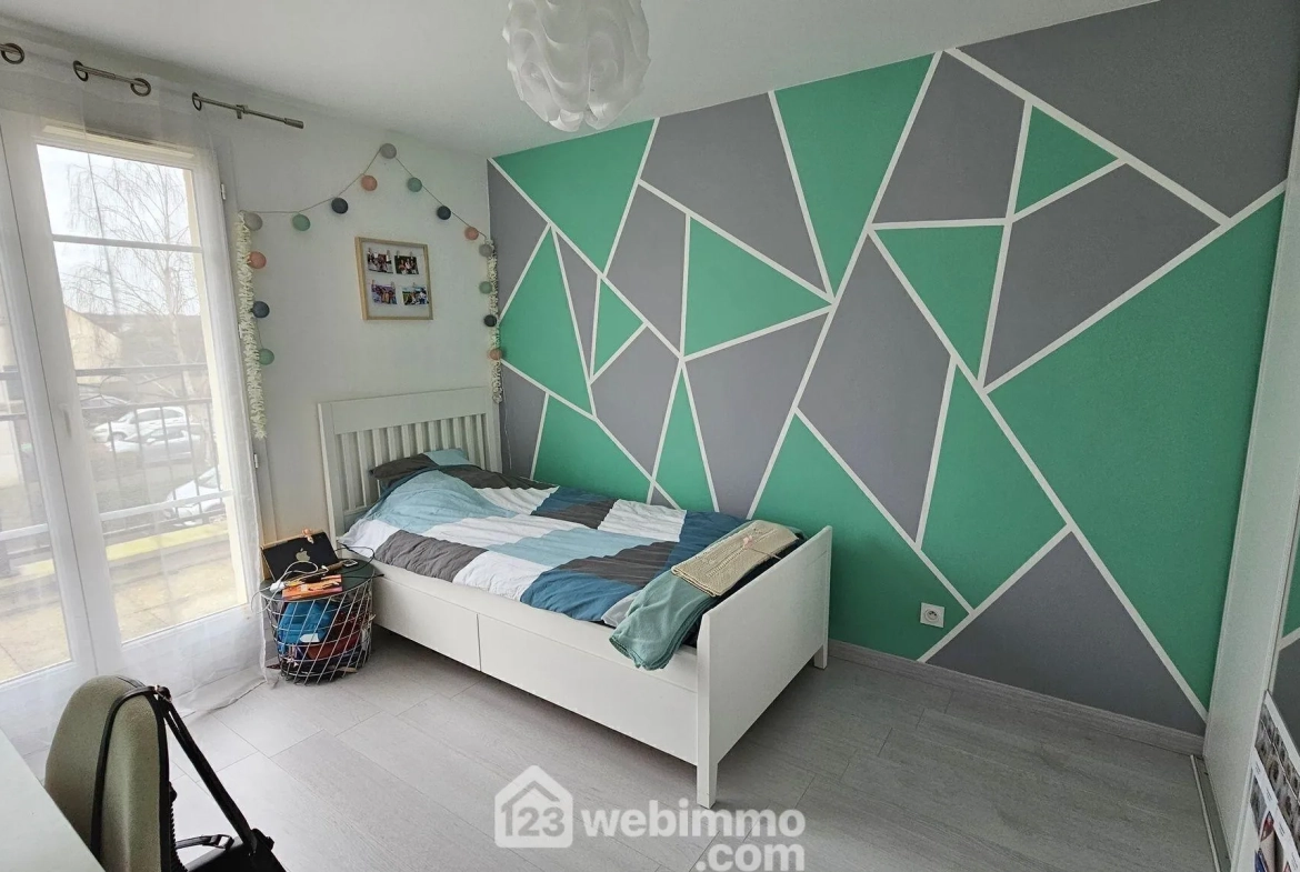 Maison à vendre de 90m² à Pringy, proche des commerces avec jardin et garage 