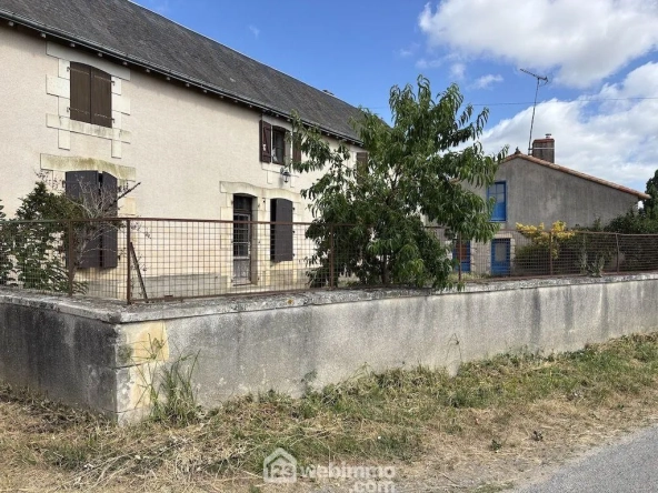 A vendre ensemble de deux maisons à La Puye - 265 m² habitable sur 2,2 ha