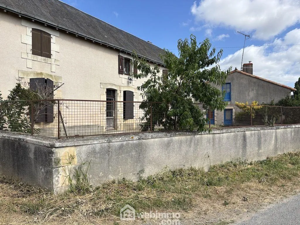 A vendre ensemble de deux maisons à La Puye - 265 m² habitable sur 2,2 ha 