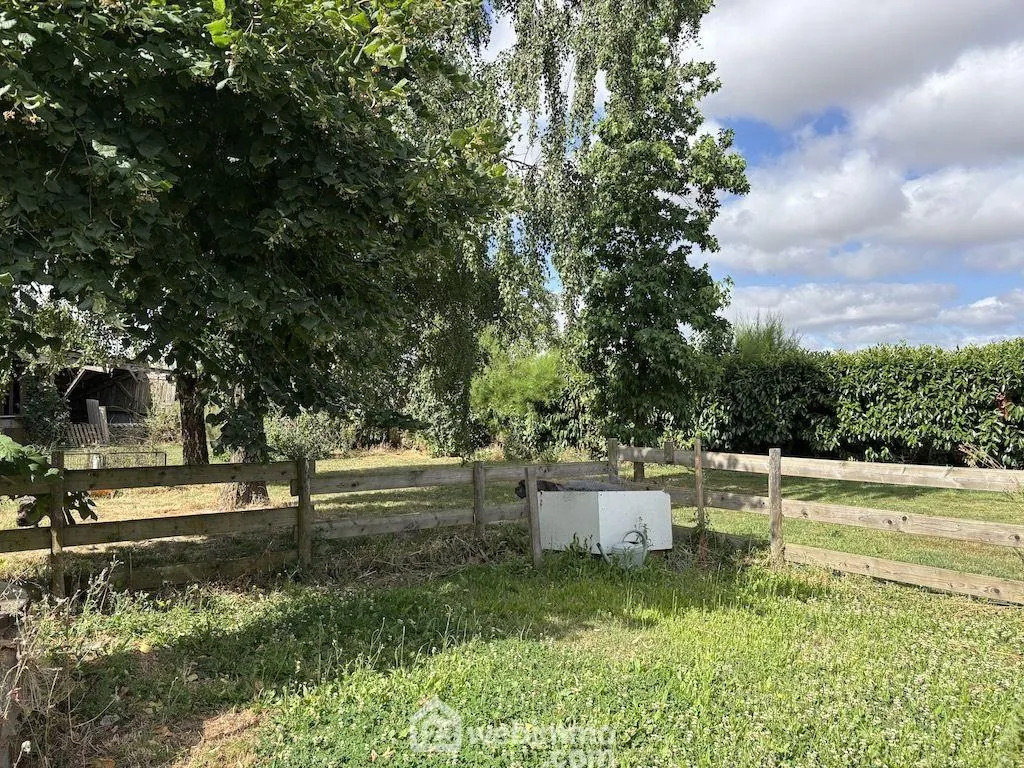A vendre ensemble de deux maisons à La Puye - 265 m² habitable sur 2,2 ha 