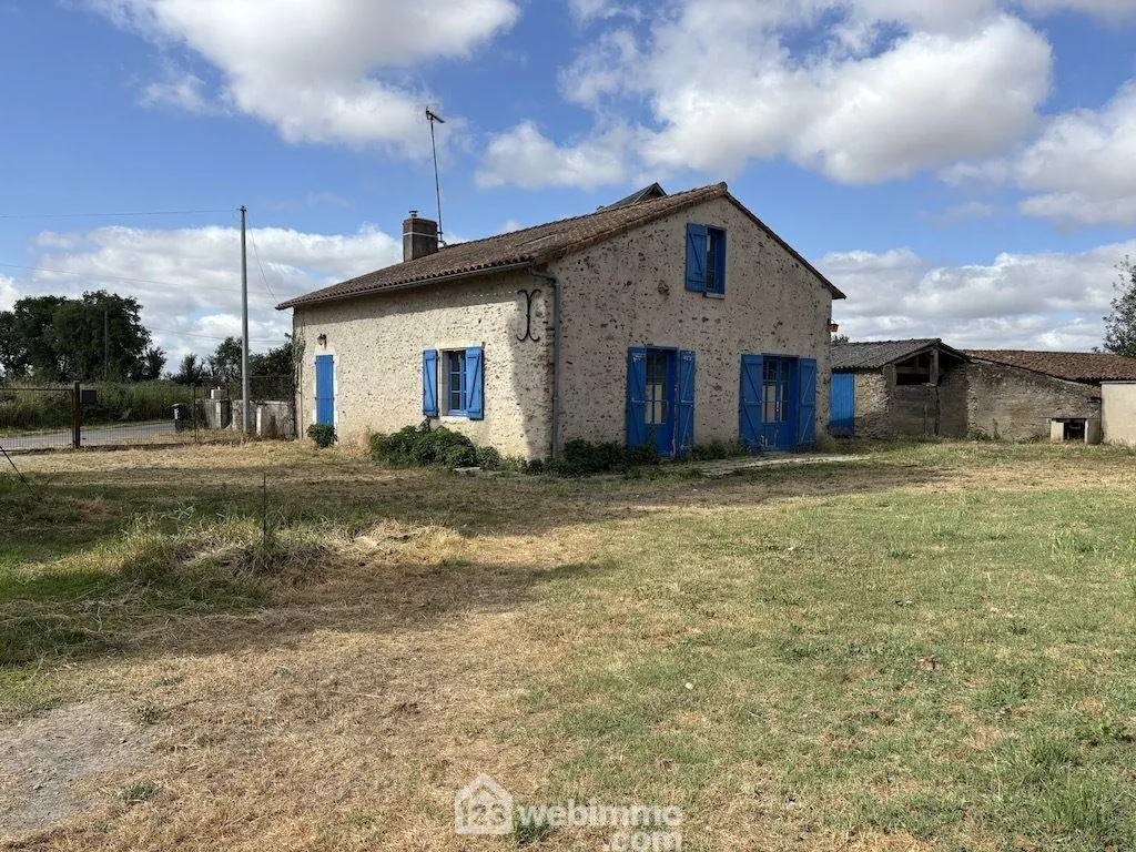 A vendre ensemble de deux maisons à La Puye - 265 m² habitable sur 2,2 ha 