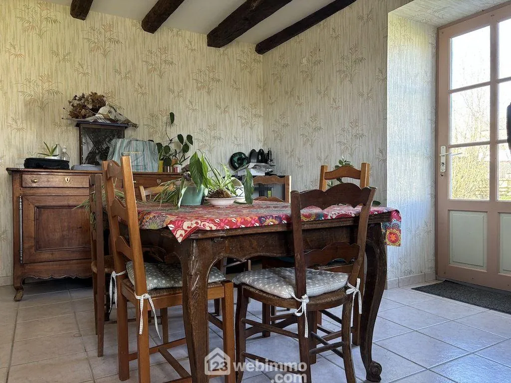 A vendre ensemble de deux maisons à La Puye - 265 m² habitable sur 2,2 ha 