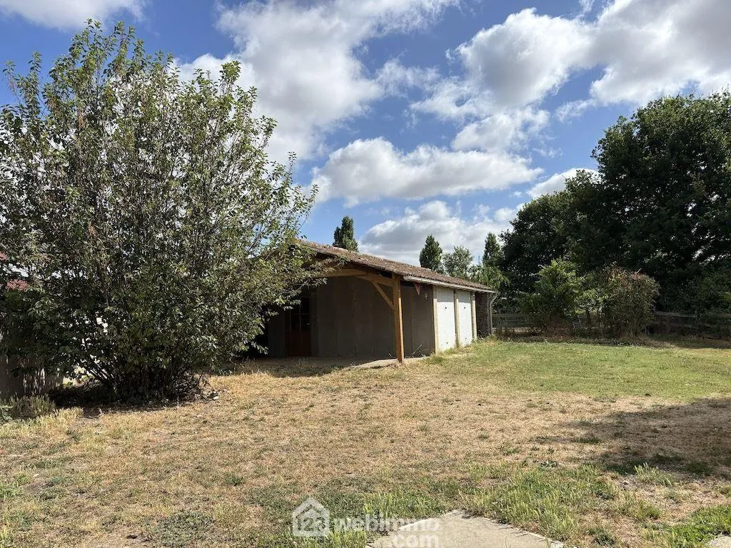 A vendre ensemble de deux maisons à La Puye - 265 m² habitable sur 2,2 ha 