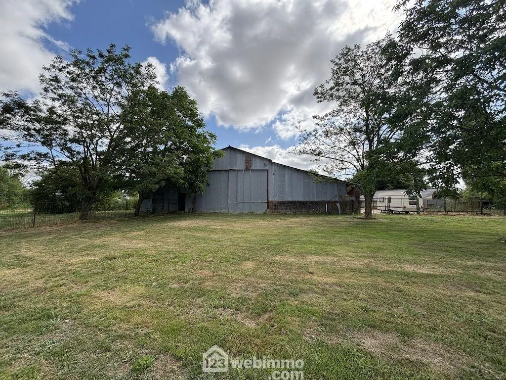 A vendre ensemble de deux maisons à La Puye - 265 m² habitable sur 2,2 ha 