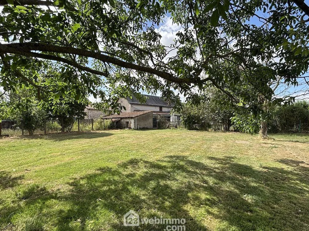 A vendre ensemble de deux maisons à La Puye - 265 m² habitable sur 2,2 ha 