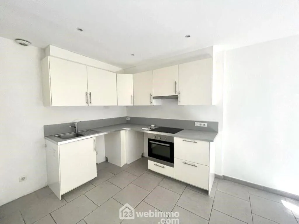 Bel appartement de 75m² à vendre à Le Plan de la Tour, entièrement rénové et calme 