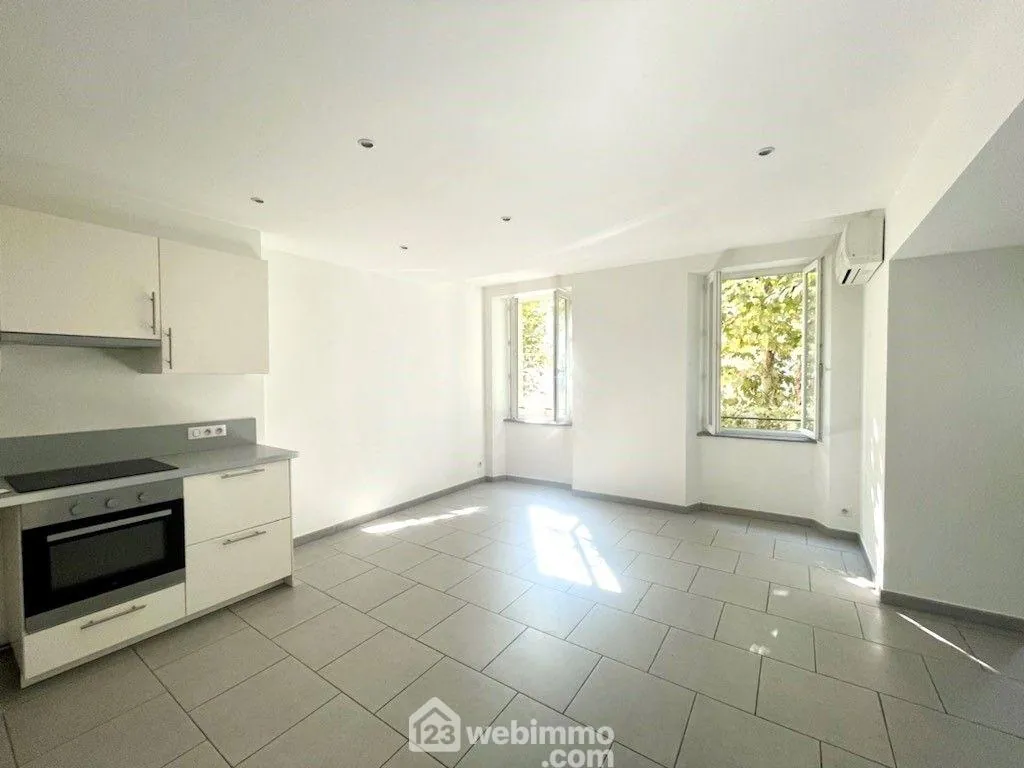 Bel appartement de 75m² à vendre à Le Plan de la Tour, entièrement rénové et calme 
