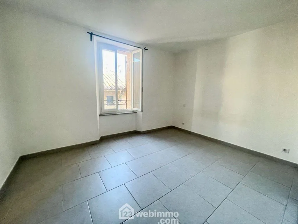 Bel appartement de 75m² à vendre à Le Plan de la Tour, entièrement rénové et calme 