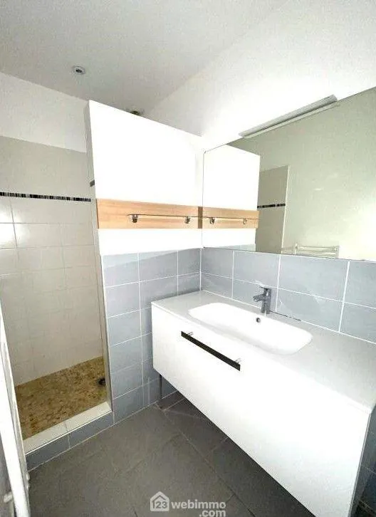 Bel appartement de 75m² à vendre à Le Plan de la Tour, entièrement rénové et calme 