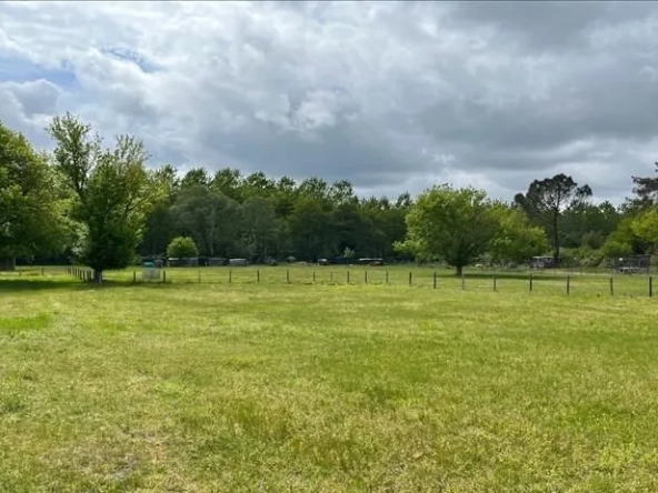 Terrain constructible en campagne à Meilhan-sur-Garonne de 895 m²