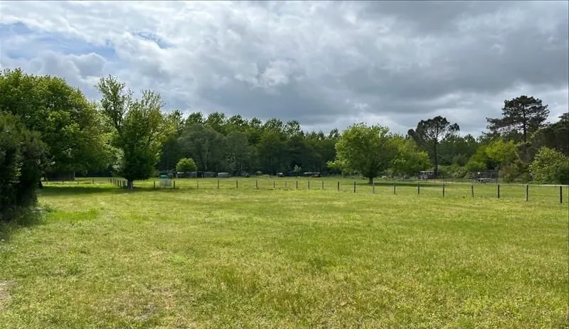 Terrain constructible en campagne à Meilhan-sur-Garonne de 895 m² 