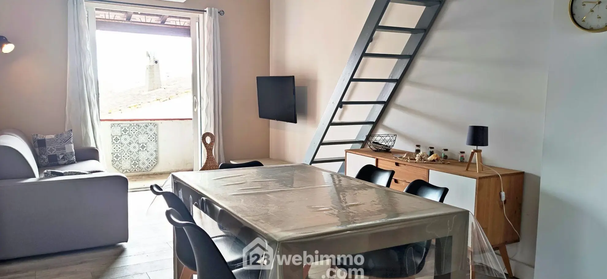 Appartement de 44 m² avec balcon à Saintes-Maries-de-la-Mer – Vue village 