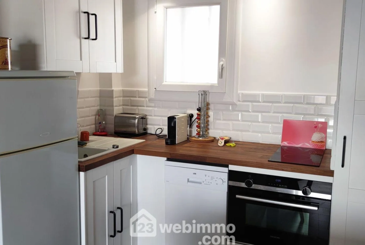 Appartement de 44 m² avec balcon à Saintes-Maries-de-la-Mer – Vue village 