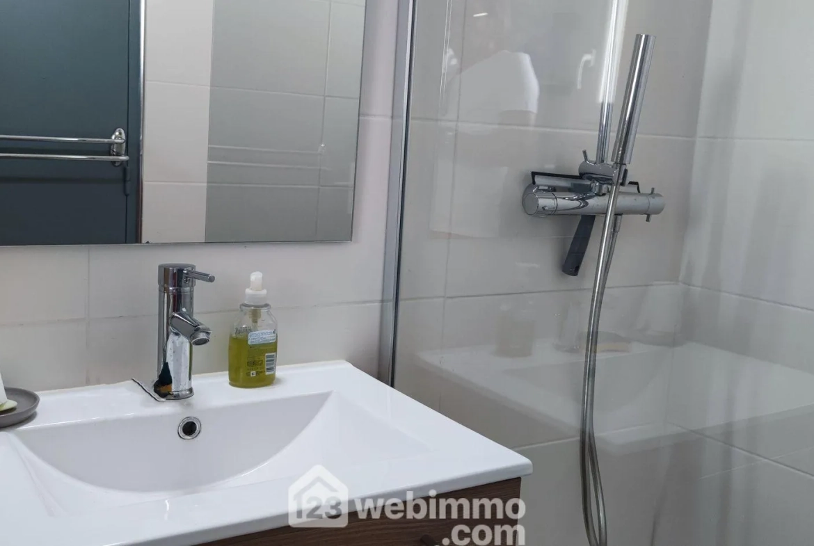 Appartement de 44 m² avec balcon à Saintes-Maries-de-la-Mer – Vue village 