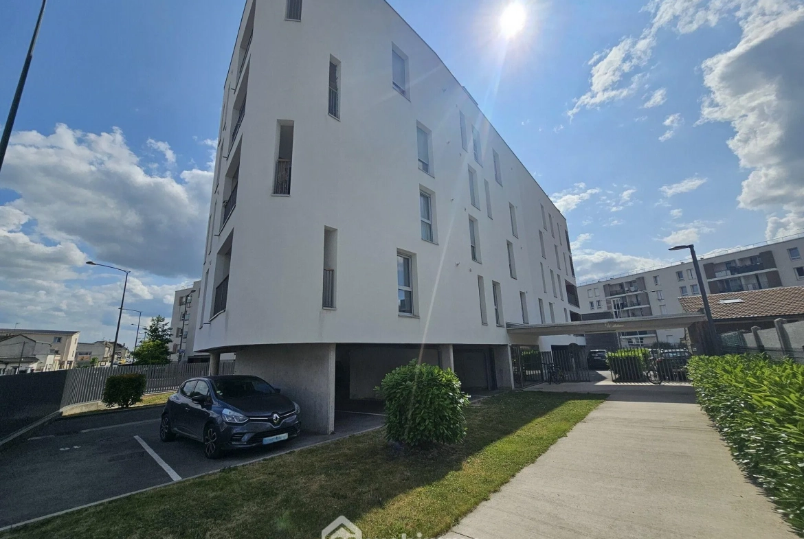 Appartement 2 pièces de 45 m² à Reims avec parking et loggia 