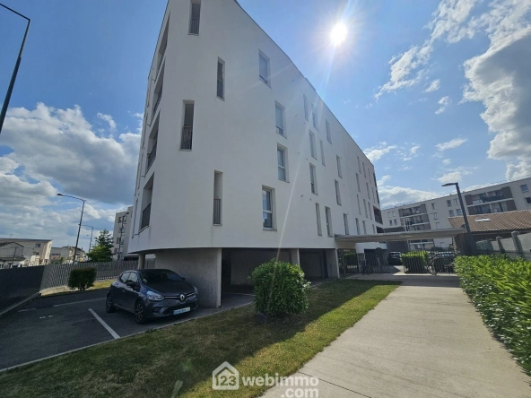 Appartement 2 pièces de 45 m² à Reims avec parking et loggia