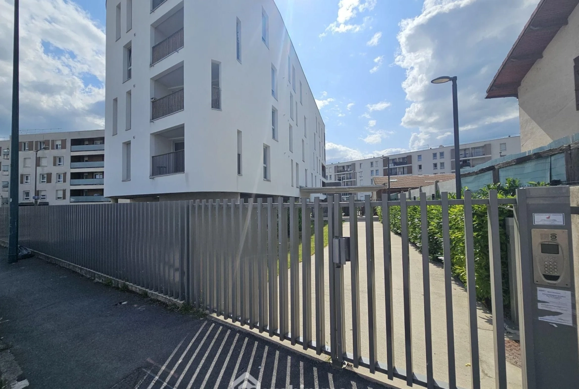 Appartement 2 pièces de 45 m² à Reims avec parking et loggia 