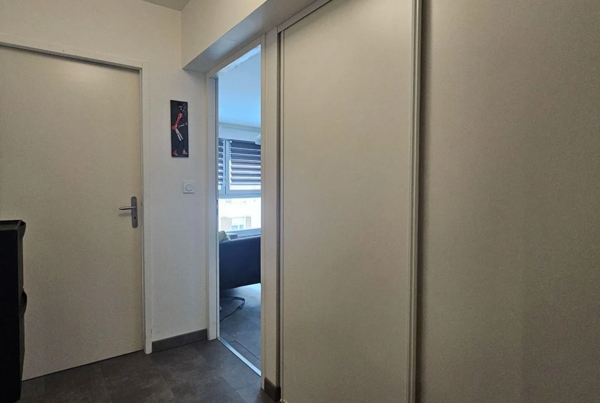 Appartement 2 pièces de 45 m² à Reims avec parking et loggia 