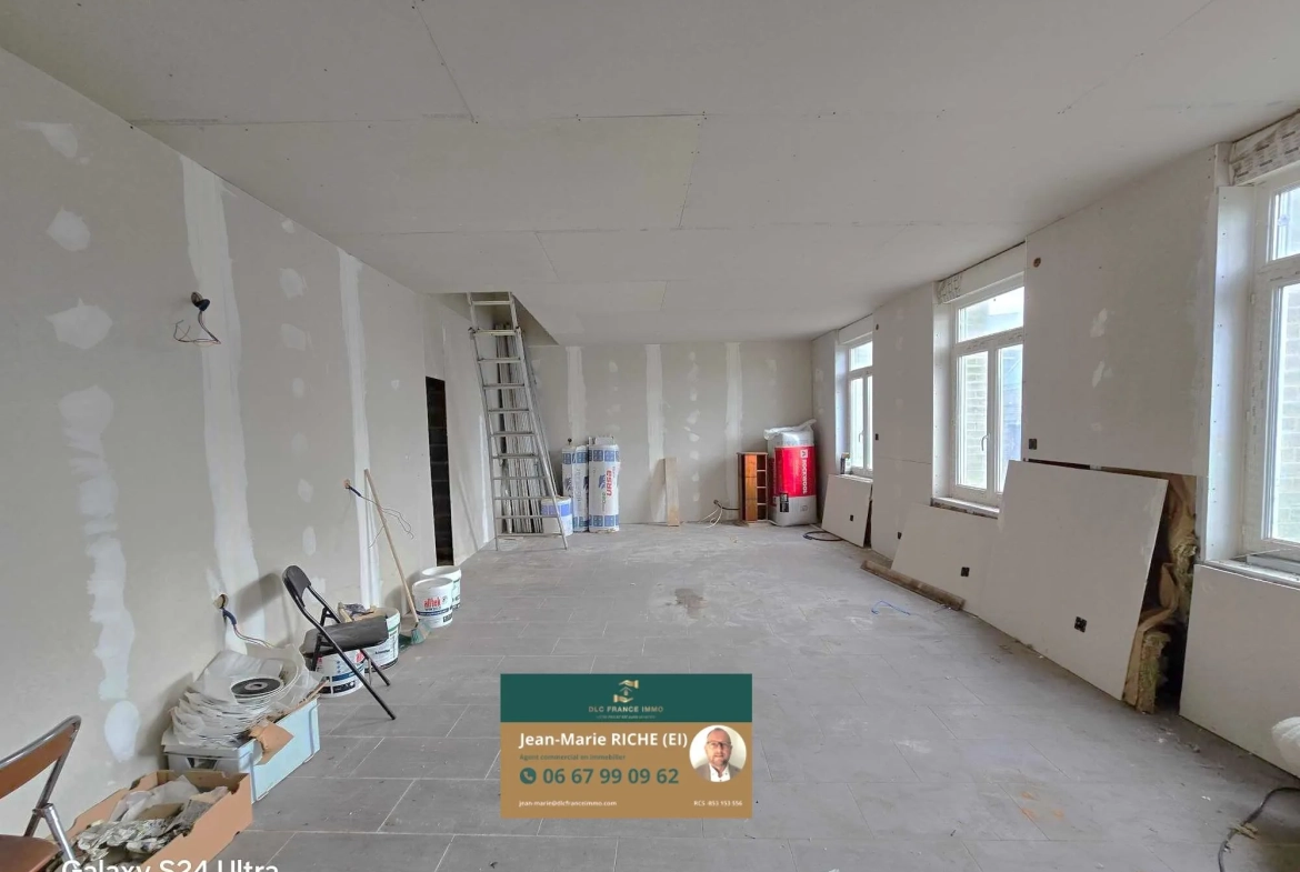 Grande maison mitoyenne à Bazuel avec terrain et dépendance – Projet de rénovation à 66 000 € 