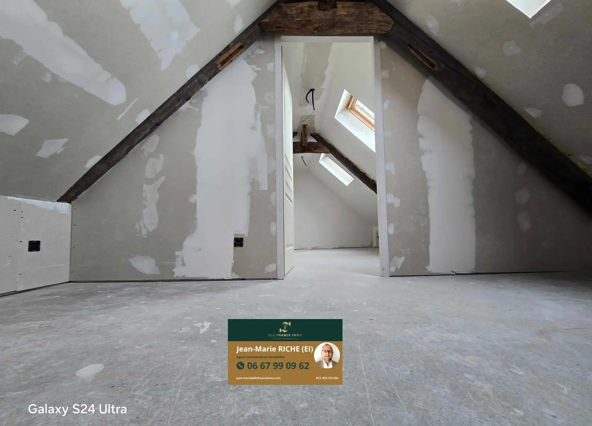 Grande maison mitoyenne à Bazuel avec terrain et dépendance – Projet de rénovation à 66 000 € 
