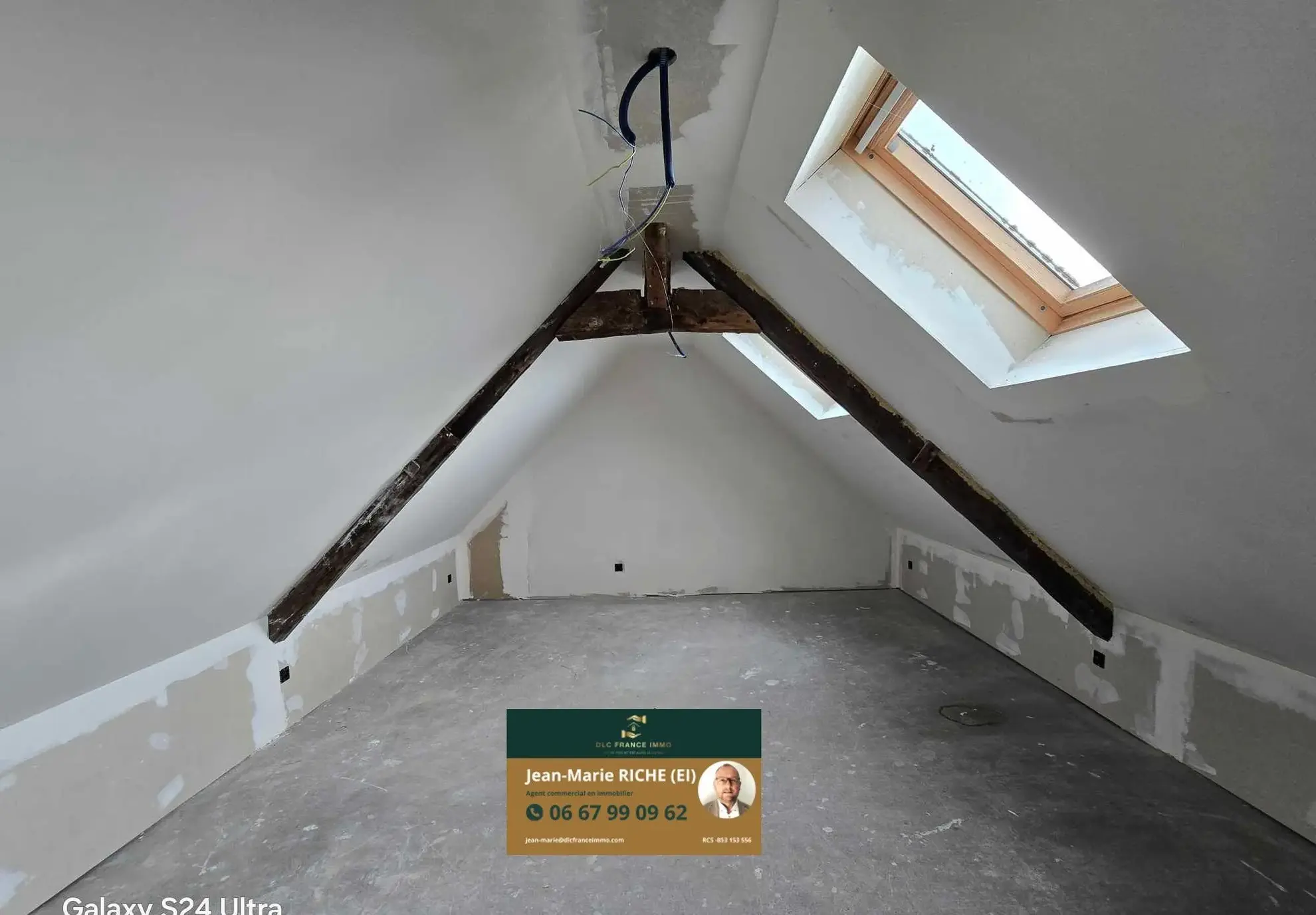 Grande maison mitoyenne à Bazuel avec terrain et dépendance – Projet de rénovation à 66 000 € 