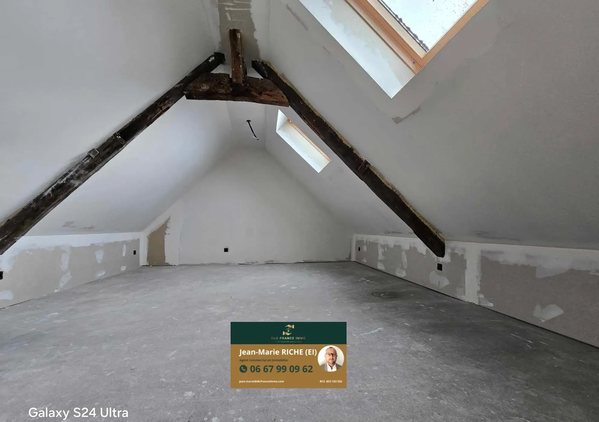Grande maison mitoyenne à Bazuel avec terrain et dépendance – Projet de rénovation à 66 000 € 