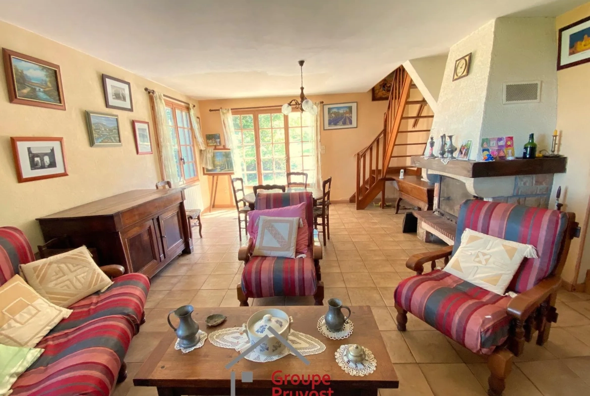 Ensemble immobilier à rénover à Cluny avec terrain arboré et vue dégagée 