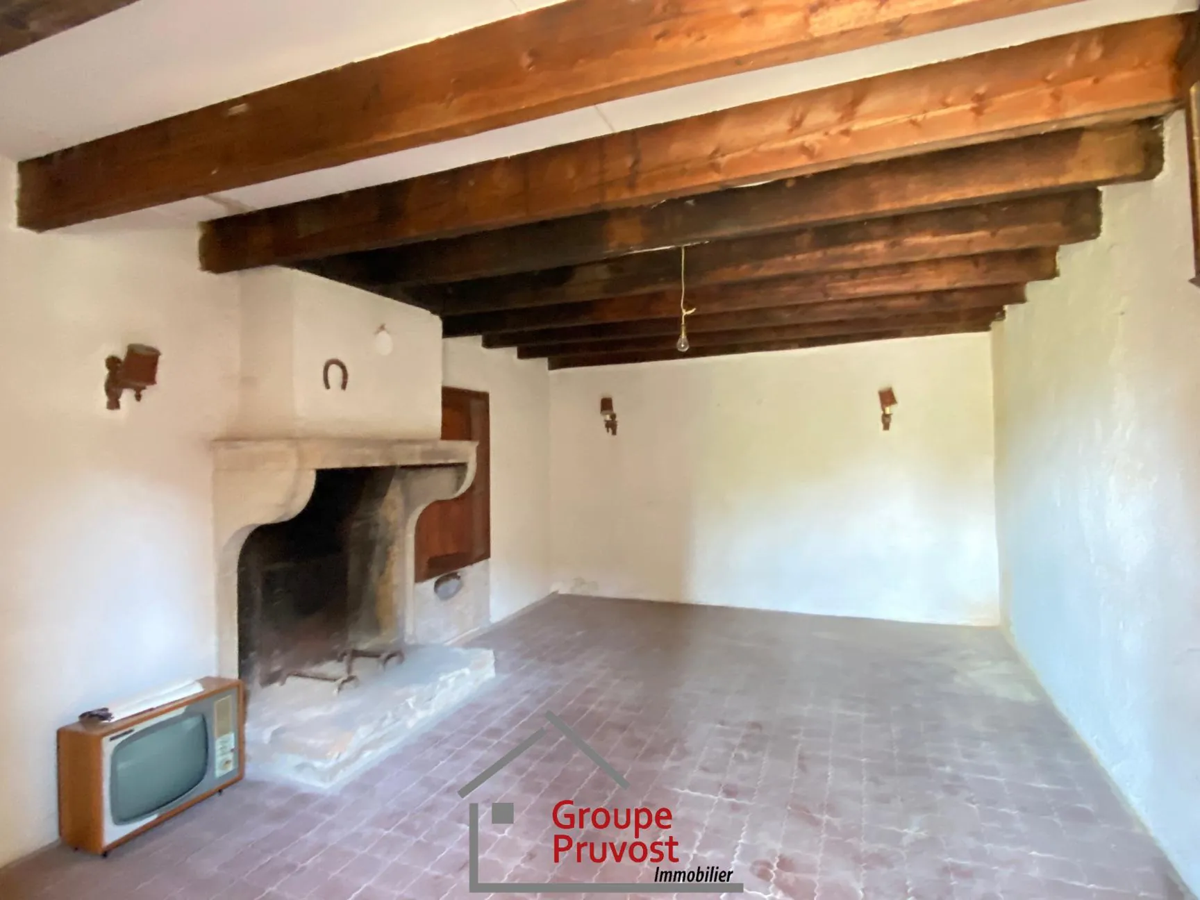Ensemble immobilier à rénover à Cluny avec terrain arboré et vue dégagée 
