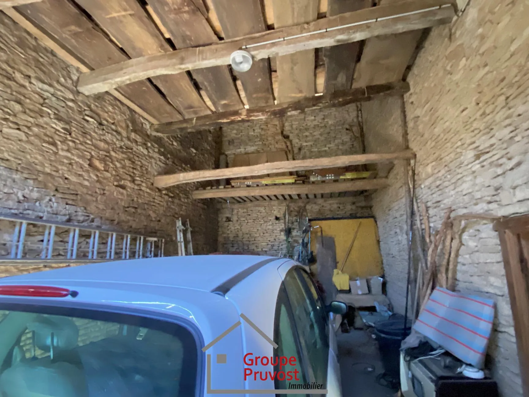 Ensemble immobilier à rénover à Cluny avec terrain arboré et vue dégagée 
