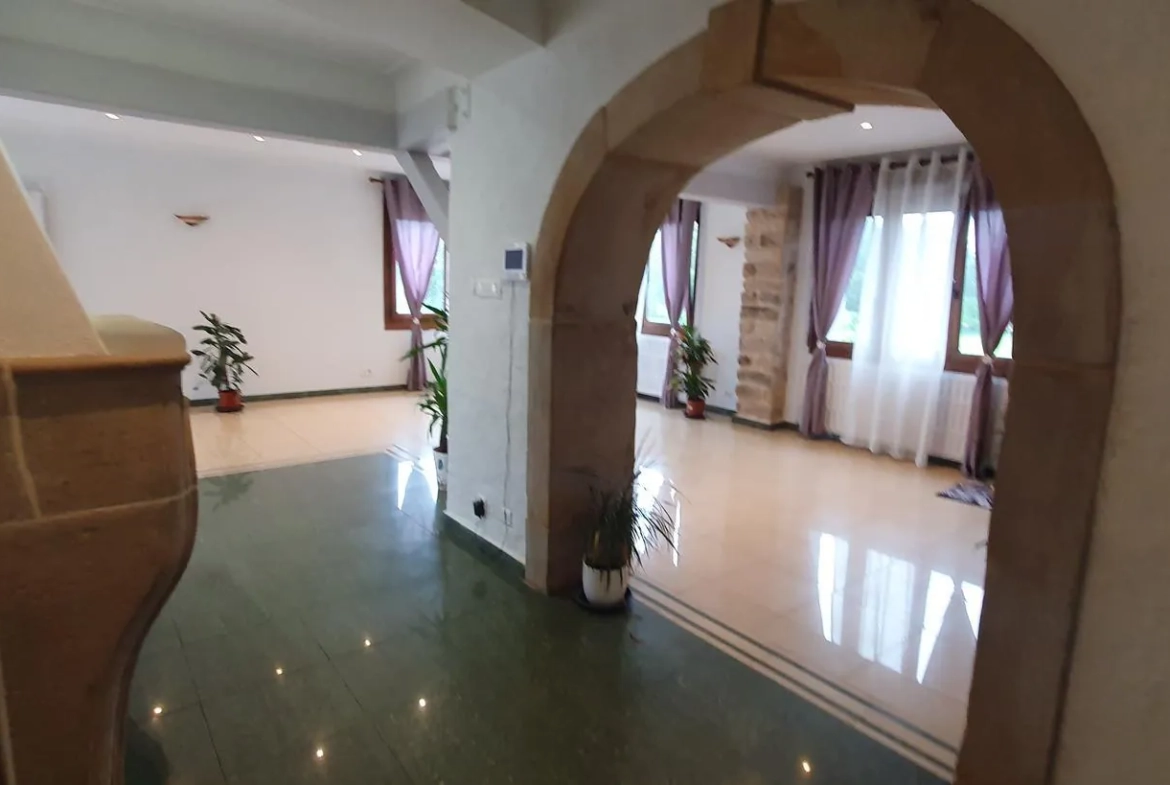 Maison rénovée avec 2 logements et jardin à Fontenay - Idéal investisseurs et familles 