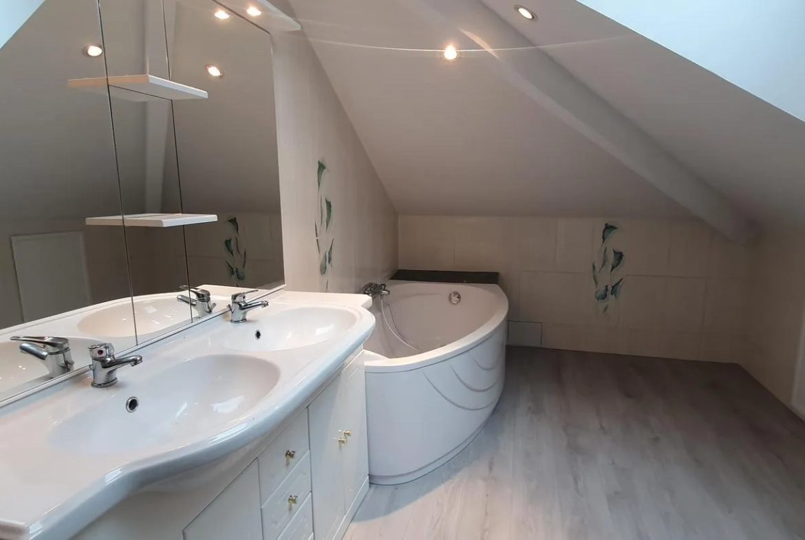 Maison rénovée avec 2 logements et jardin à Fontenay - Idéal investisseurs et familles 