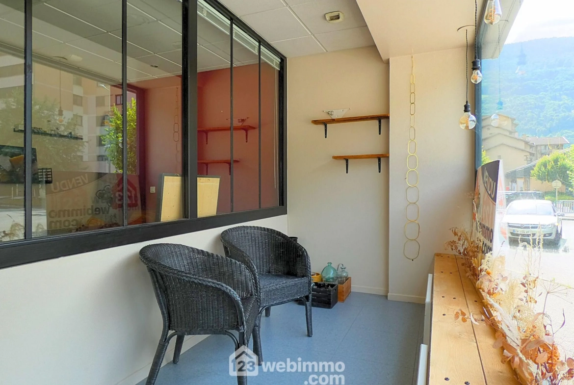 Local commercial de 38 m² à Ugine, secteur Fontaines - Idéal pour votre activité 