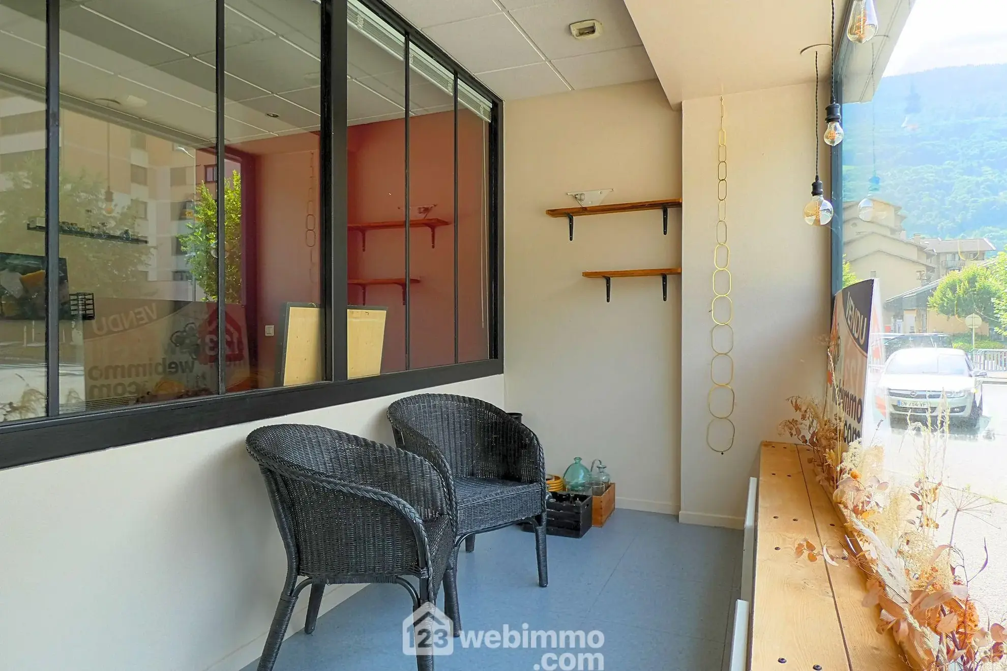 Local commercial de 38 m² à Ugine, secteur Fontaines - Idéal pour votre activité 