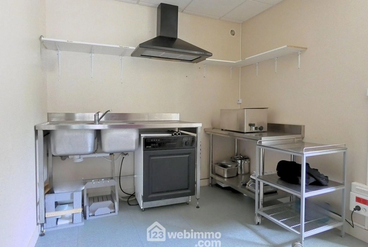 Local commercial de 38 m² à Ugine, secteur Fontaines - Idéal pour votre activité 