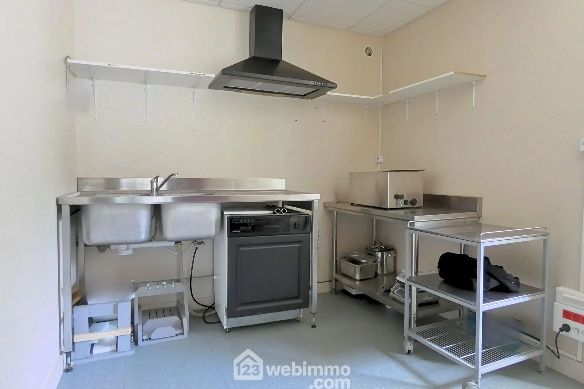 Local commercial de 38 m² à Ugine, secteur Fontaines - Idéal pour votre activité 