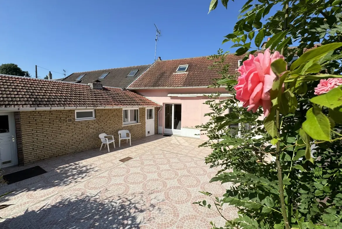 Maison de village à Moreuil avec jardin, dépendances et 3 chambres, proche d'Amiens 