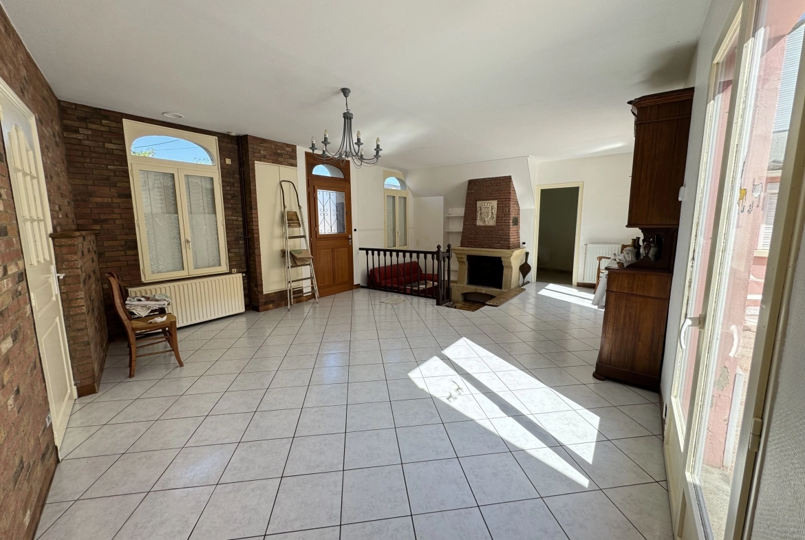 Maison de village à Moreuil avec jardin, dépendances et 3 chambres, proche d'Amiens 