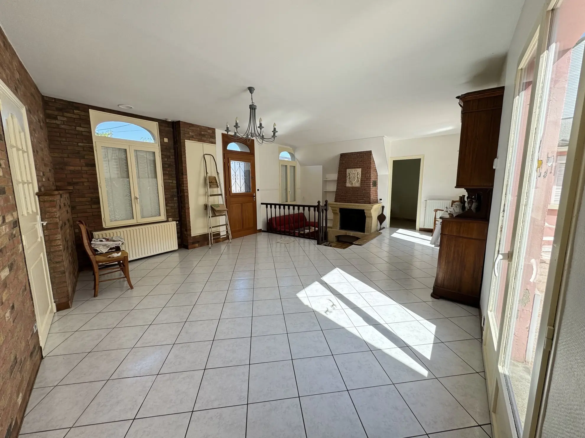 Maison de village à Moreuil avec jardin, dépendances et 3 chambres, proche d'Amiens 