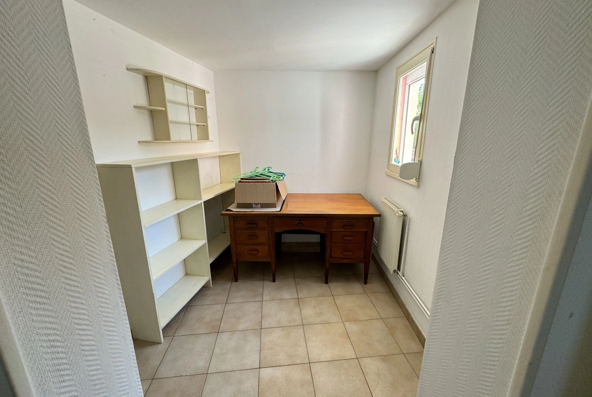 Maison de village à Moreuil avec jardin, dépendances et 3 chambres, proche d'Amiens 