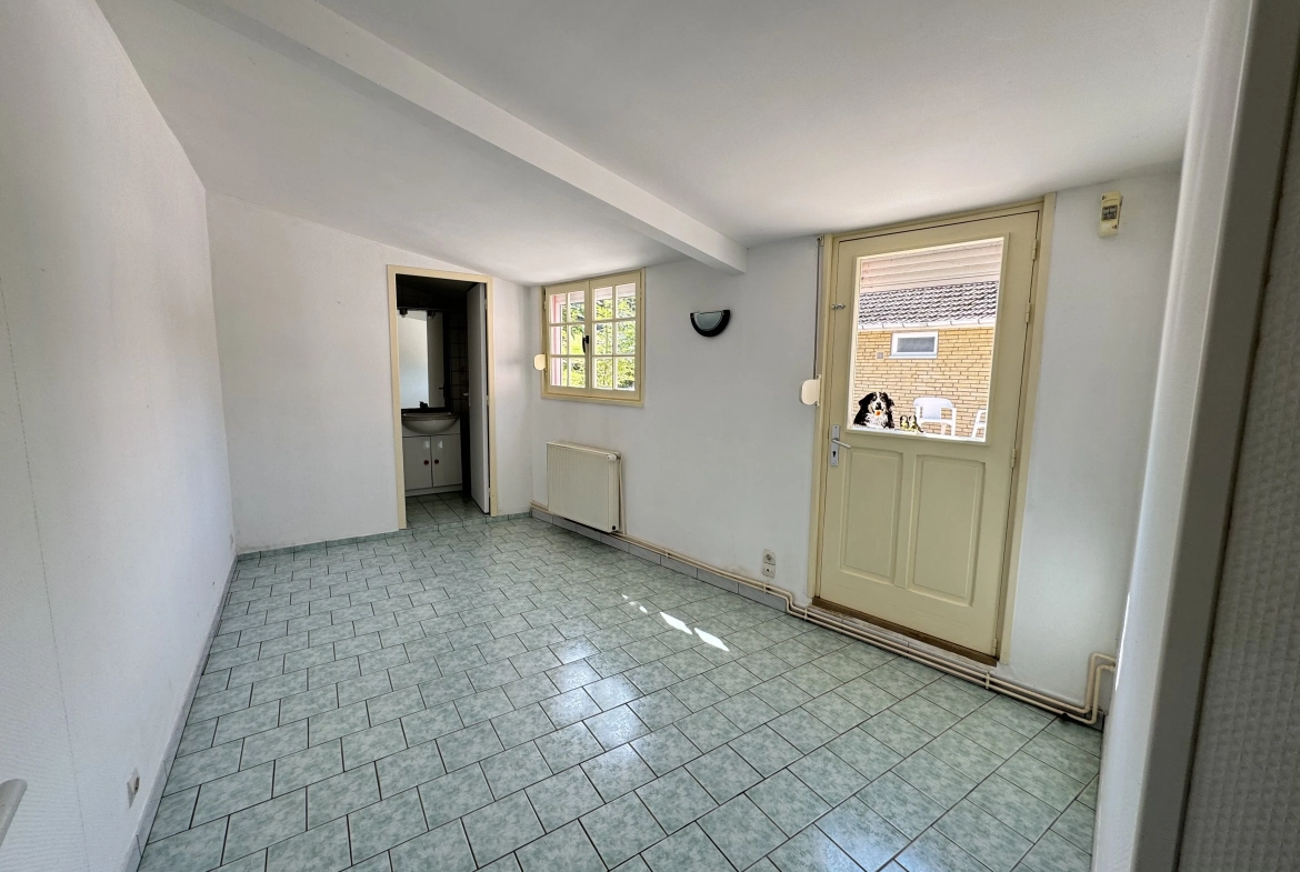 Maison de village à Moreuil avec jardin, dépendances et 3 chambres, proche d'Amiens 
