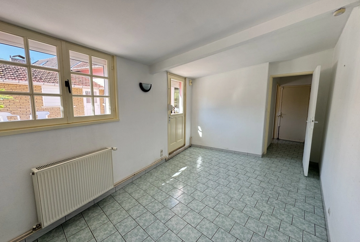 Maison de village à Moreuil avec jardin, dépendances et 3 chambres, proche d'Amiens 